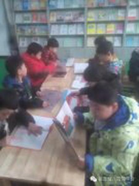 民权县幼儿园图书室读书一角